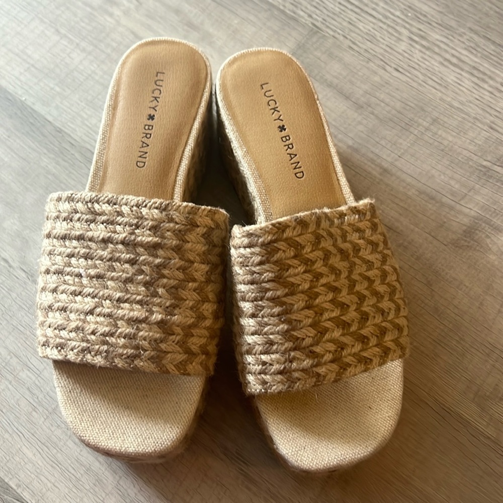 Lucky platform sandals